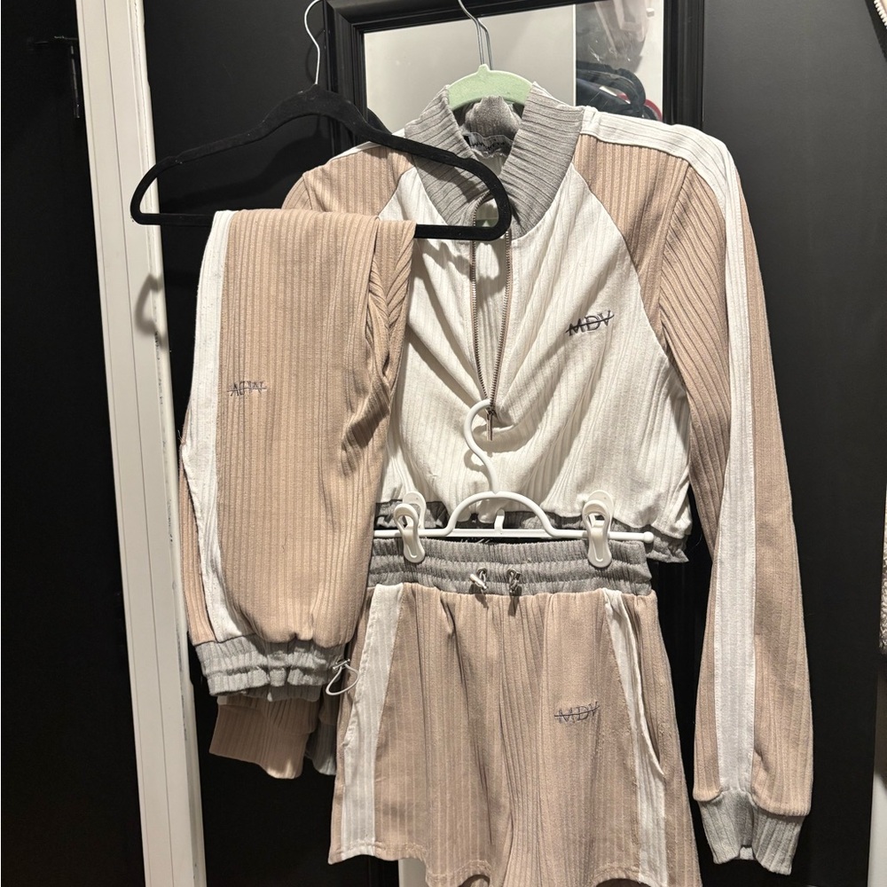 Manier de Voir Women's Beige and White Track Pants crop sweater and shorts set!